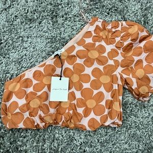 One shoulder flower crop top